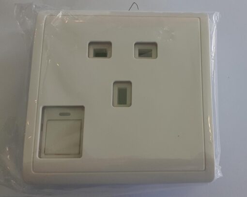 Socket AC Pieno Putih