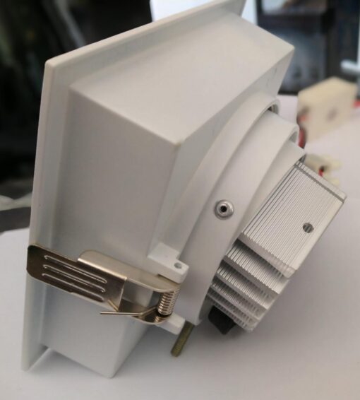 Tampak Samping Downlight X2012-1-7K 7W Kotak