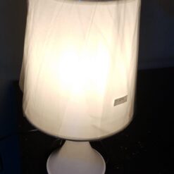 Lampu Meja T5780 A Menyala